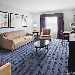 One-Bedroom King Suite Non-Smoking